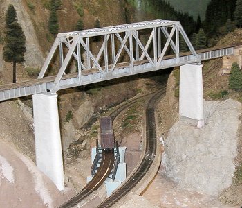 Lower track bridge